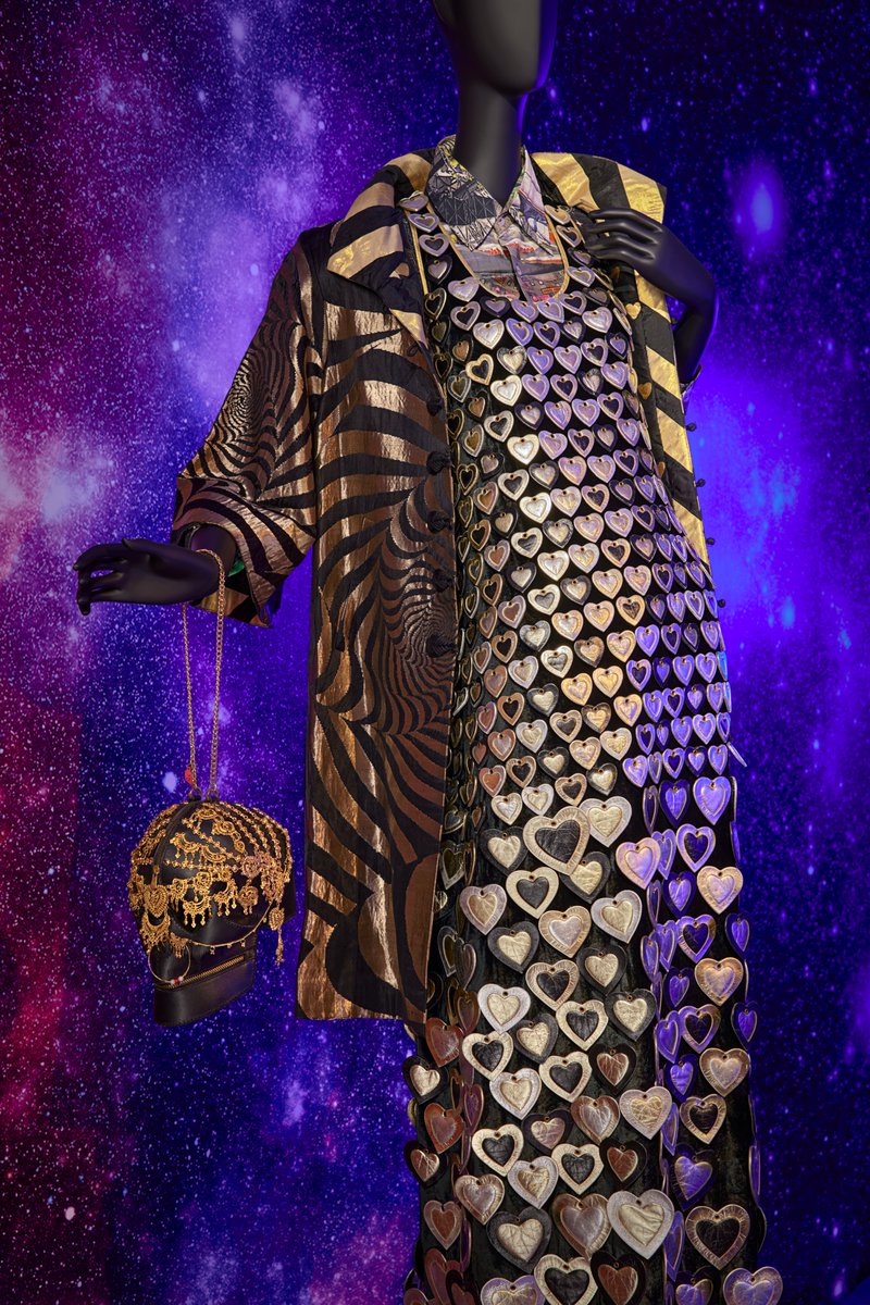 SCADdotedu's tweet image. Out of this world! 👽🛸 This is Saturday, we’re offering free admission to #SCADFASH in Midtown #Atlanta! showclix.com/event/august-1…

Manish Arora taps celestial cues for a series of futuristic, space-themed looks worn by @SCADFASH  extraterrestrial mannequins.