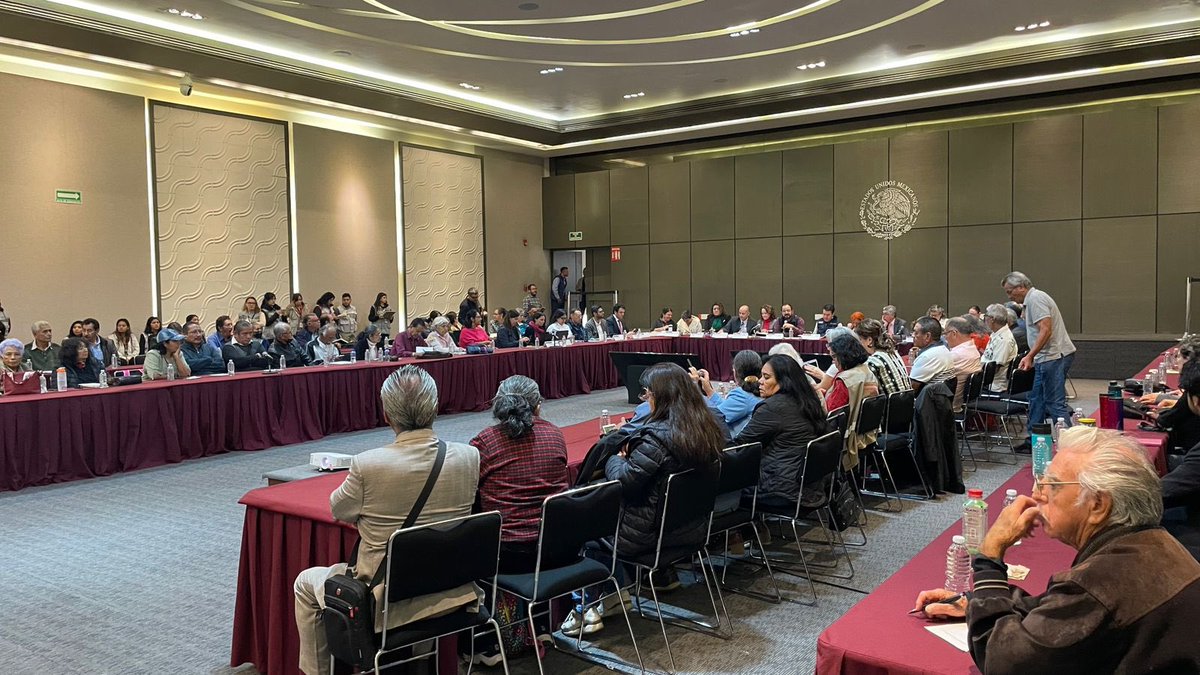 HIJOS_Mexico's tweet photo. Familiares de personas desaparecidas, organizaciones y activistas de diversos estados estamos aquí para escuchar la sesión de la Comisión para el acceso a la verdad. Hemos caminado por décadas y la deuda es grande. La exigencia siempre idéntica: memoria, verdad y justicia. https://t.co/mhhXc3WeTg