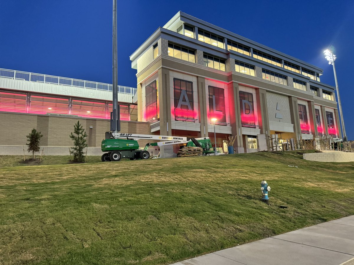 TPampell's tweet photo. @elonmusk 
We are looking for a corporate sponsor for a high school stadium. A tesla logo sure would look good here in the middle of houston, TX! https://t.co/7pqI261XI9