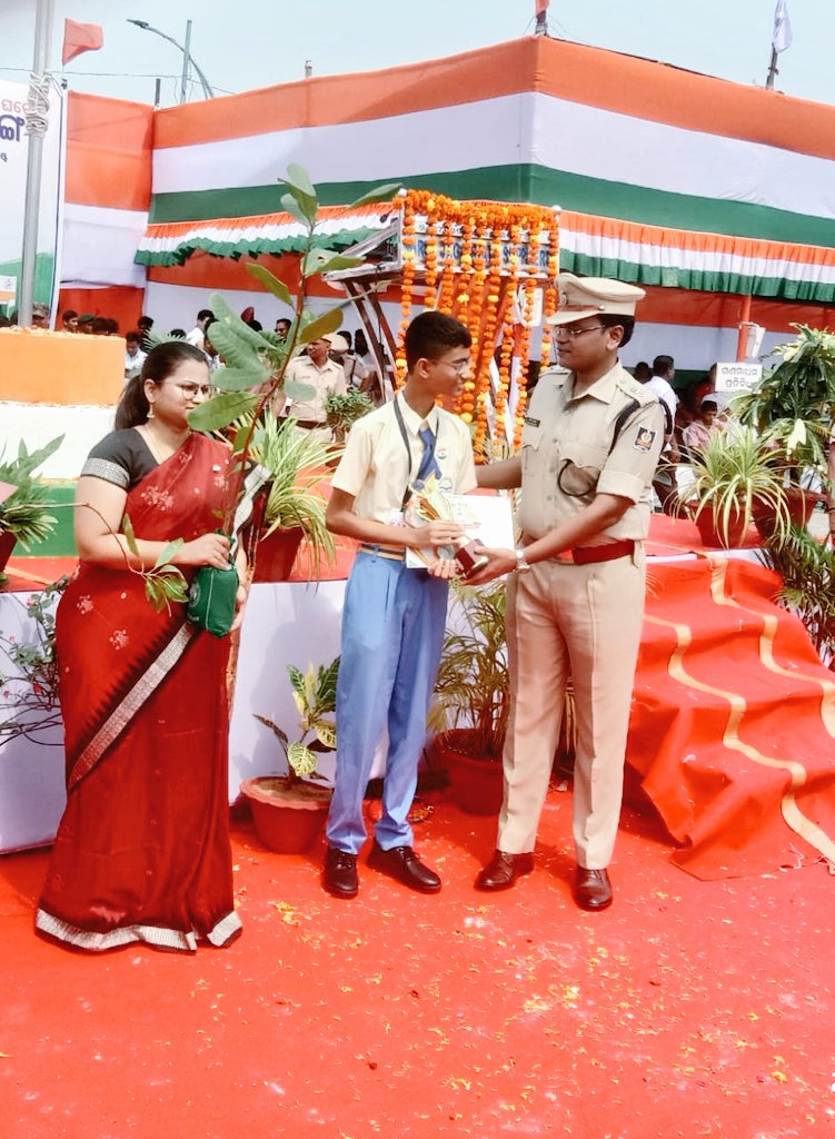 oavjam's tweet photo. "Heartfelt congratulations to Chandi Prasad &amp; Prangya Paramita for their outstanding achievements on securing  1st position in the district-level debate &amp; 2nd position in the patriotic song competition respectively.🎉  Kudos to both for making OAV Jamdhar proud! 👏 @dm_jajpur https://t.co/zBr9EUFhPv