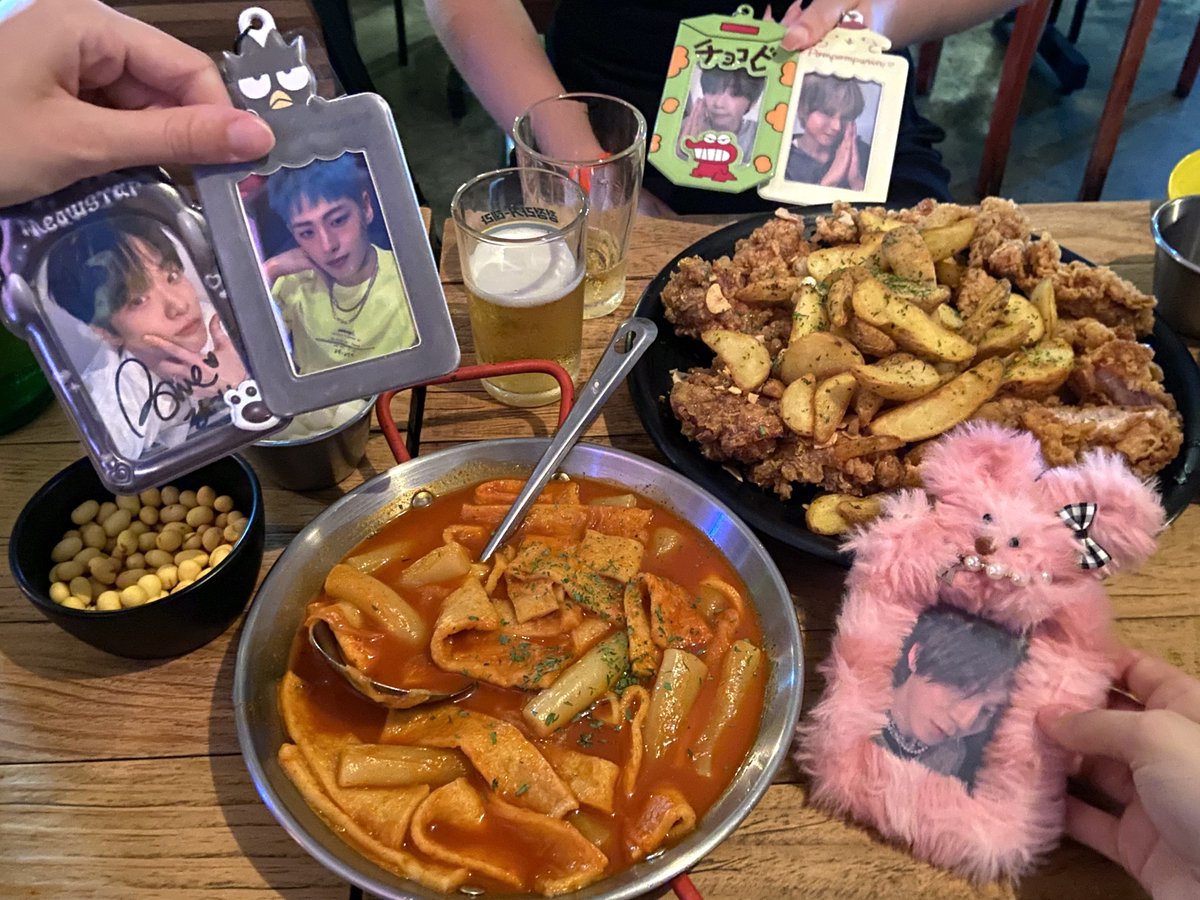 younnomad's tweet photo. today was pookie’s last day in korea. thank you nomad for making me meet such amazing friends. this chapter started with nomad and although it’s sad i’m glad that it ended together with them too. be back soon baby🩷 https://t.co/if9pIG205L