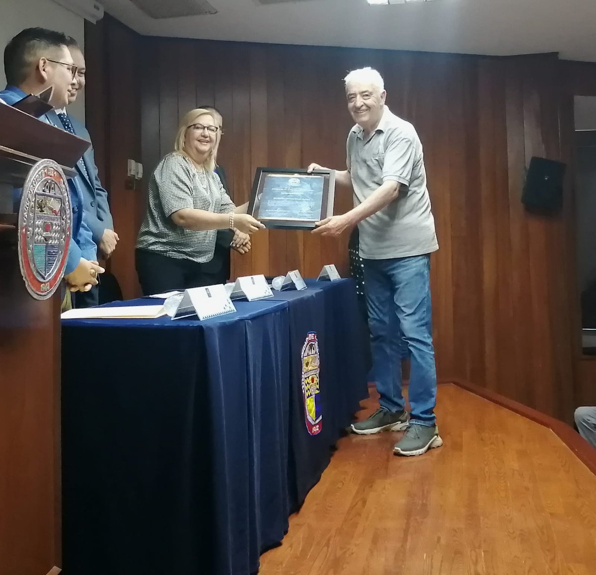 SoyUnison's tweet photo. Este jueves @MatUnison conmemora 20 años de fundación del Posgrado en Ciencias Matemáticas. La rectora @RitaPlan presidió la ceremonia de aniversario en la que también se reconoció a quienes contribuyeron a la creación de esta opción educativa. https://t.co/7b0ckpjOCg