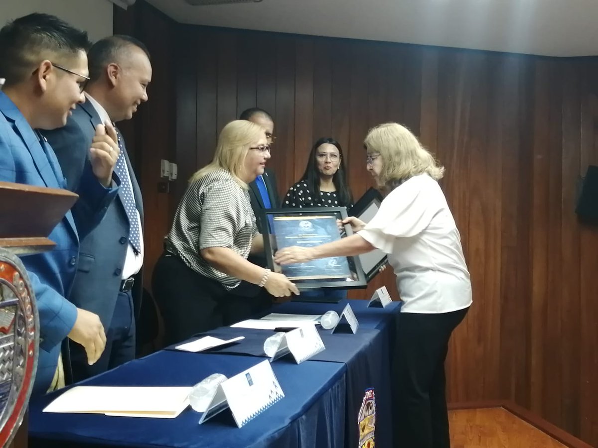 SoyUnison's tweet photo. Este jueves @MatUnison conmemora 20 años de fundación del Posgrado en Ciencias Matemáticas. La rectora @RitaPlan presidió la ceremonia de aniversario en la que también se reconoció a quienes contribuyeron a la creación de esta opción educativa. https://t.co/7b0ckpjOCg