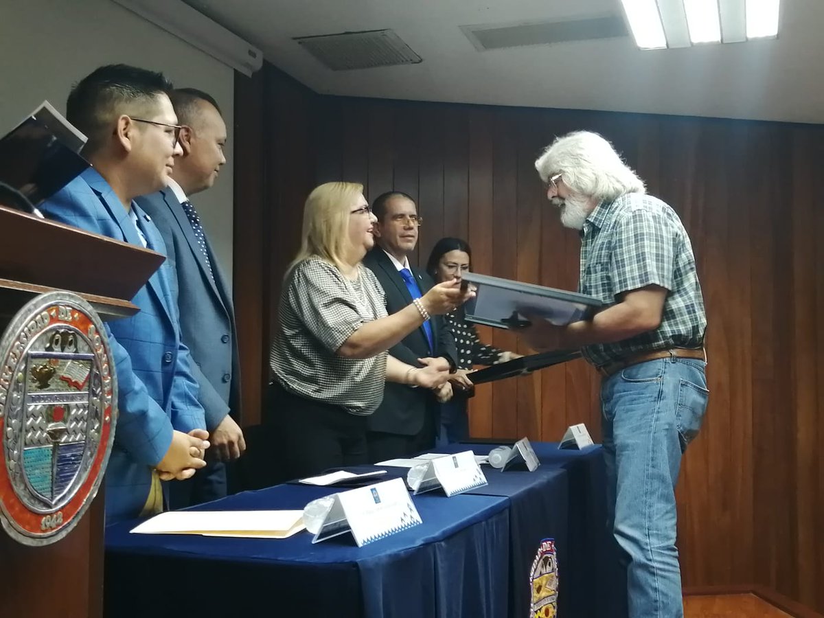 SoyUnison's tweet photo. Este jueves @MatUnison conmemora 20 años de fundación del Posgrado en Ciencias Matemáticas. La rectora @RitaPlan presidió la ceremonia de aniversario en la que también se reconoció a quienes contribuyeron a la creación de esta opción educativa. https://t.co/7b0ckpjOCg