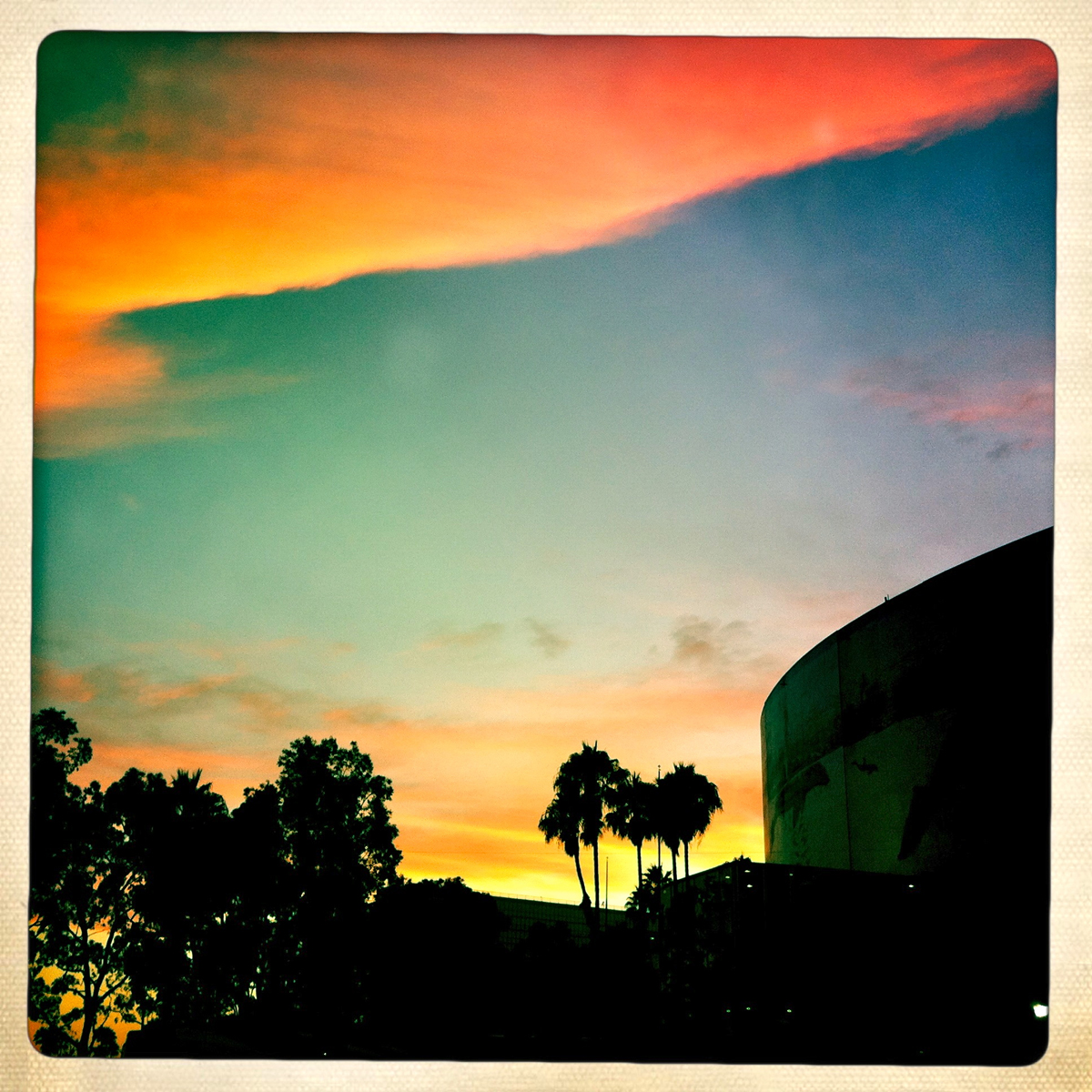 shapsio's tweet photo. my snapshot of the pre-#phish 8/15/12 Long Beach Arena sunset #screamformelongbeach https://t.co/eps18fSZ2h