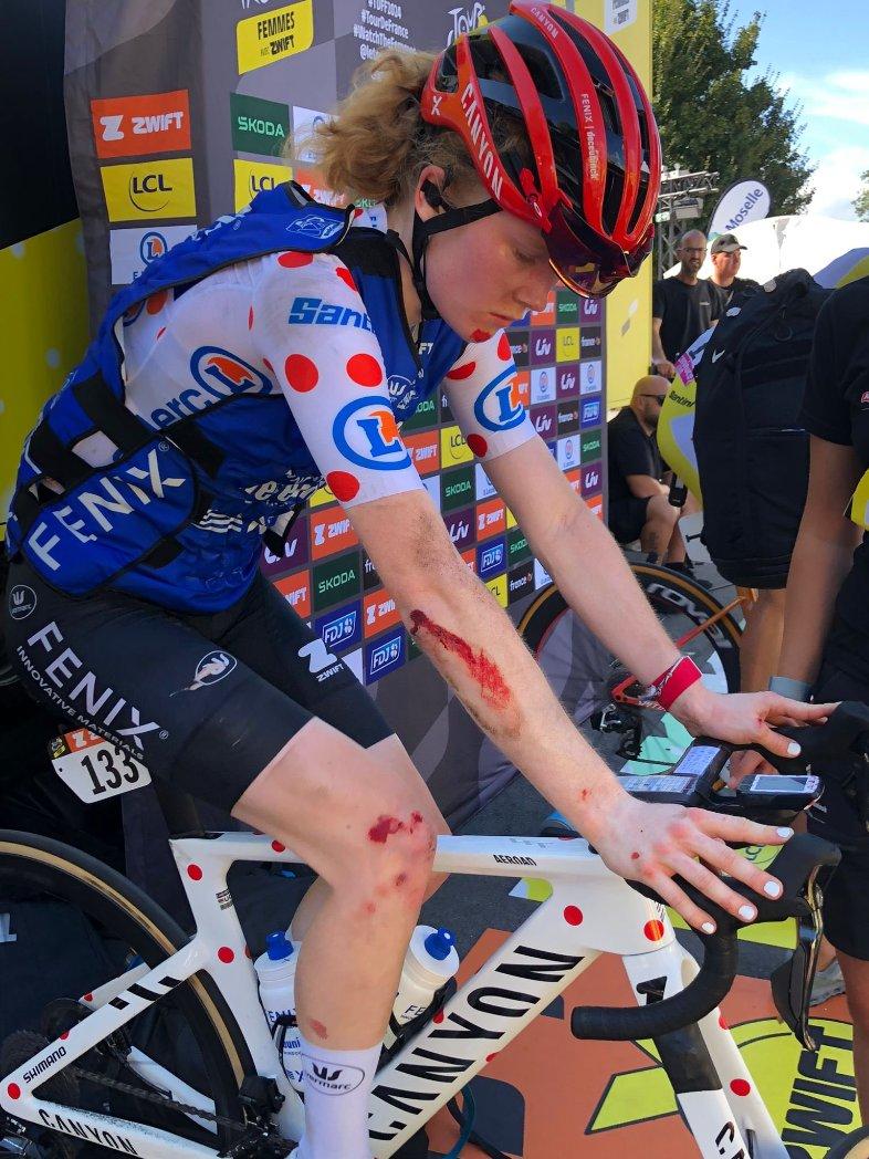 Kinza_jatti's tweet image. Despite the crash, Puck Pieterse keeps both the white jersey and the polka dot jersey @LeTourFemmes avec @zwift

#FenixDeceuninck #WatchTheFemmes #TDFF2024    #gozwift