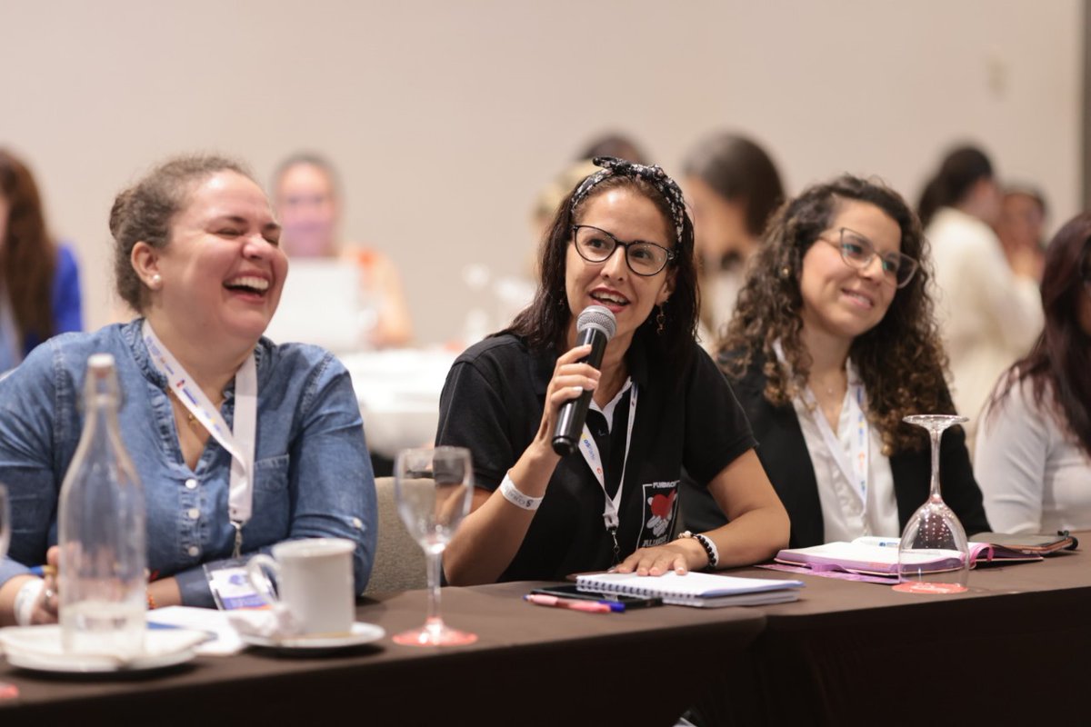 Iniciamos día 2️⃣ del 3er Encuentro Regional 

➡️Diálogo de mujeres lideresas de las diásporas en #ALC con sesión ♀📢"Liderazgo y comunicación estratégica con enfoque de género" dictada por <a href="/virgbeaudoux/">Virginia García Beaudoux 💜🌎📣</a> de <a href="/COMMUNICATIOXXI/">COMMUNICATIO</a>.