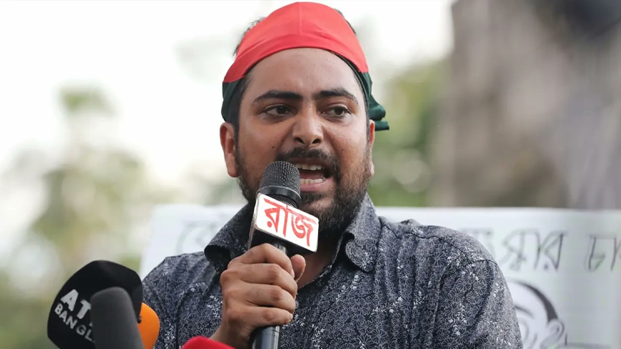 এবার ফোন চেক করা নিয়ে মুখ খুললেন উপদেষ্টা নাহিদ