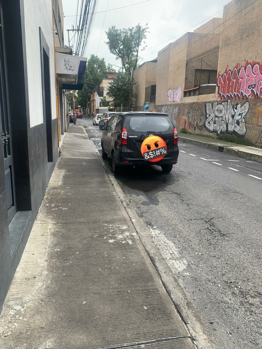 macielgr's tweet photo. Ni la @SSC_CDMX ni los de @ecoParq  ayuda, porque no hay disco y con esa escusa no pueden solicitar una grua y los gandallas se pueden estacionar sin pagar y los que si pagamos parquimetro tenemos que estacionar en donde podamos para que dejemos fluir el tránsito. @BJAlcaldia https://t.co/AvlMiQ7Nvw
