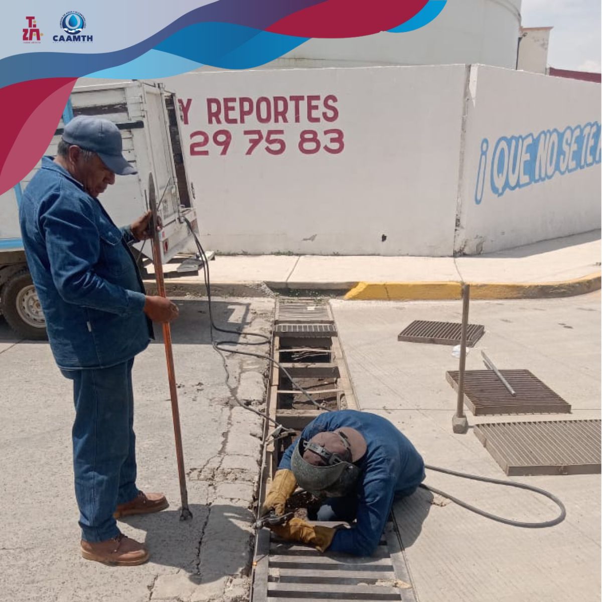 Media_Caamth's tweet photo. Por instrucciones del Director General de la CAAMTH Lic. Rodolfo Rodríguez Rivero,  se realiza diariamente mantenimiento y colocación de rejillas pluviales en diferentes zonas del Municipio como parte de la atención a los reportes ciudadanos.🚧⬇️ https://t.co/e22ArS3zFq