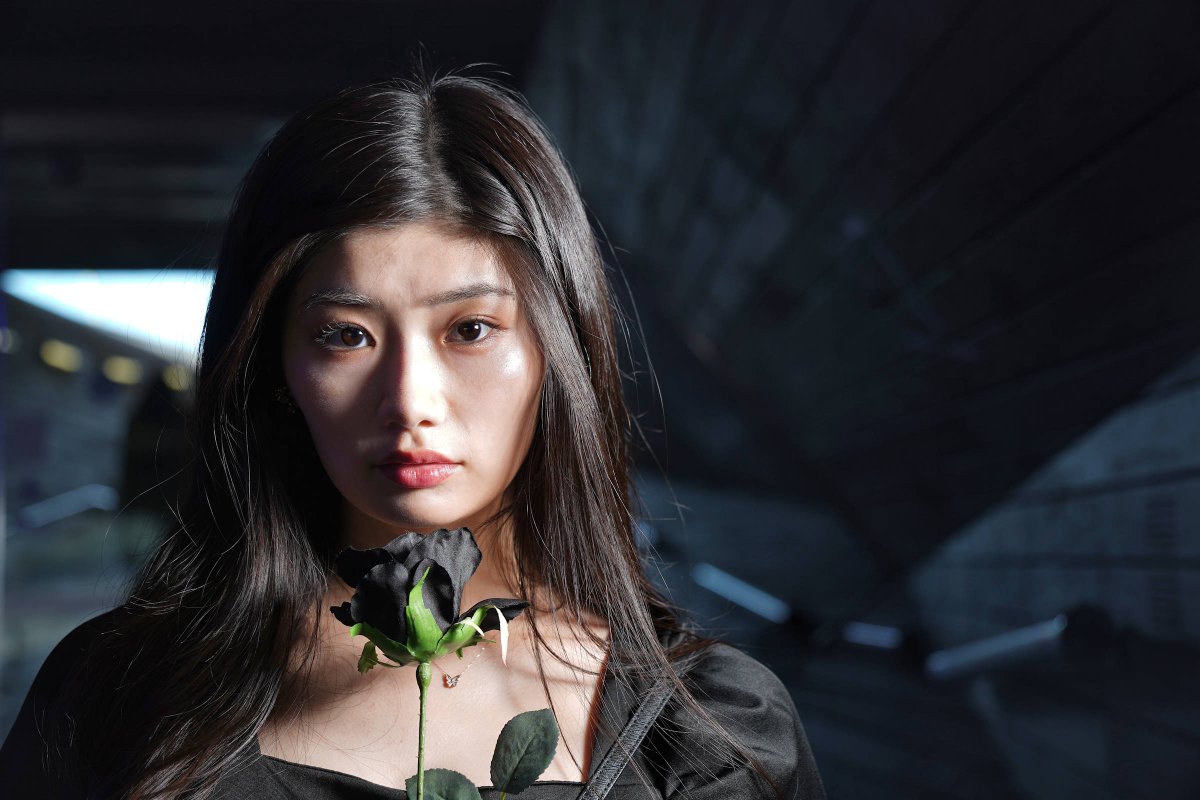 TR863usre's tweet photo. 「 Black Rose 」 ( ①／④ )

#愛恵 ( @tiara_manae ) さん

#TIARA撮影会 #モデル #被写体 #ポートレート #綺麗 #可愛い #美人 #2024年6月16日 #みなとみらい #山下公園 #あじさい #アジサイ #紫陽花 #公園 #黒 #ワンピース #光量強め #黒バラ #黒薔薇 #バラ #室内 https://t.co/OA1pFvBNrQ
