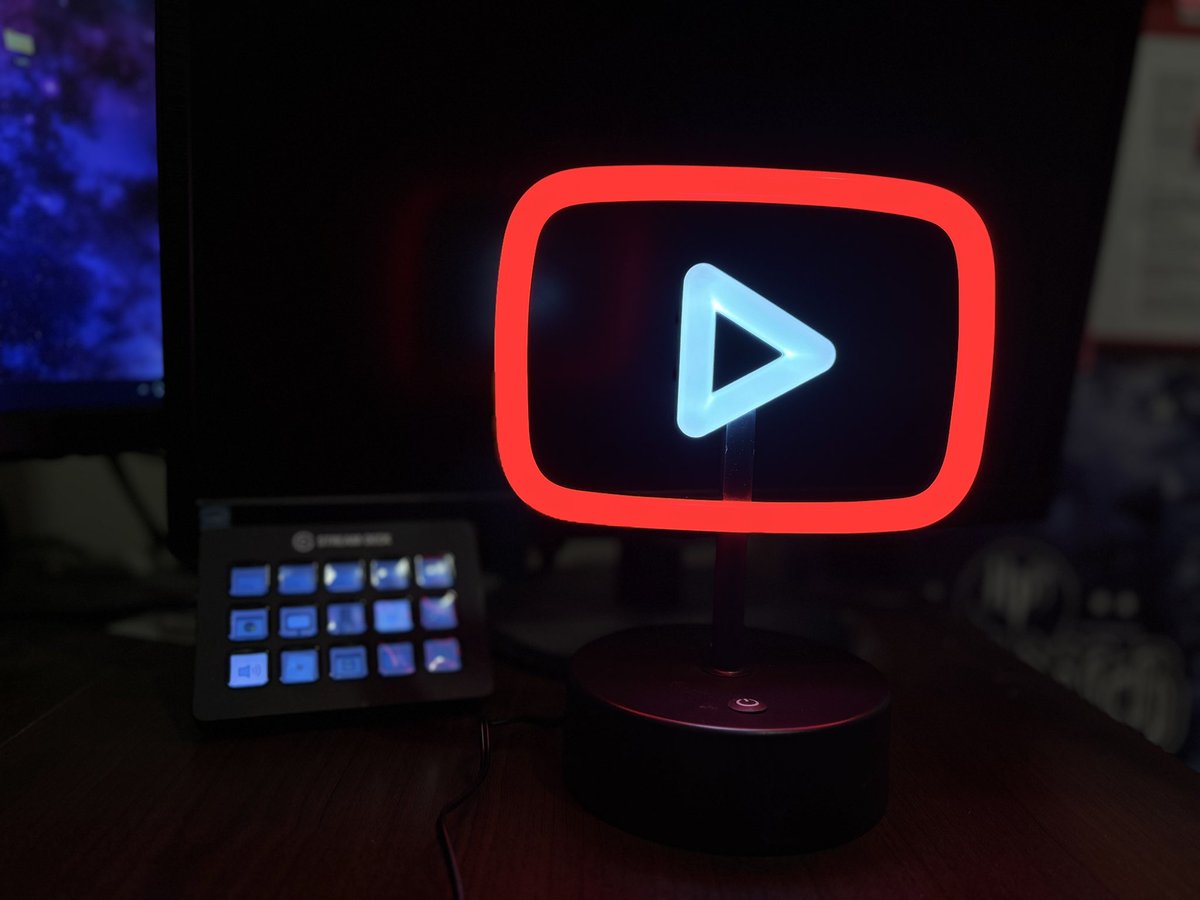 rizzyandmizzy's tweet photo. Thanks @YouTube for this cool light #youtubehighfive https://t.co/kKJeEJnzwh