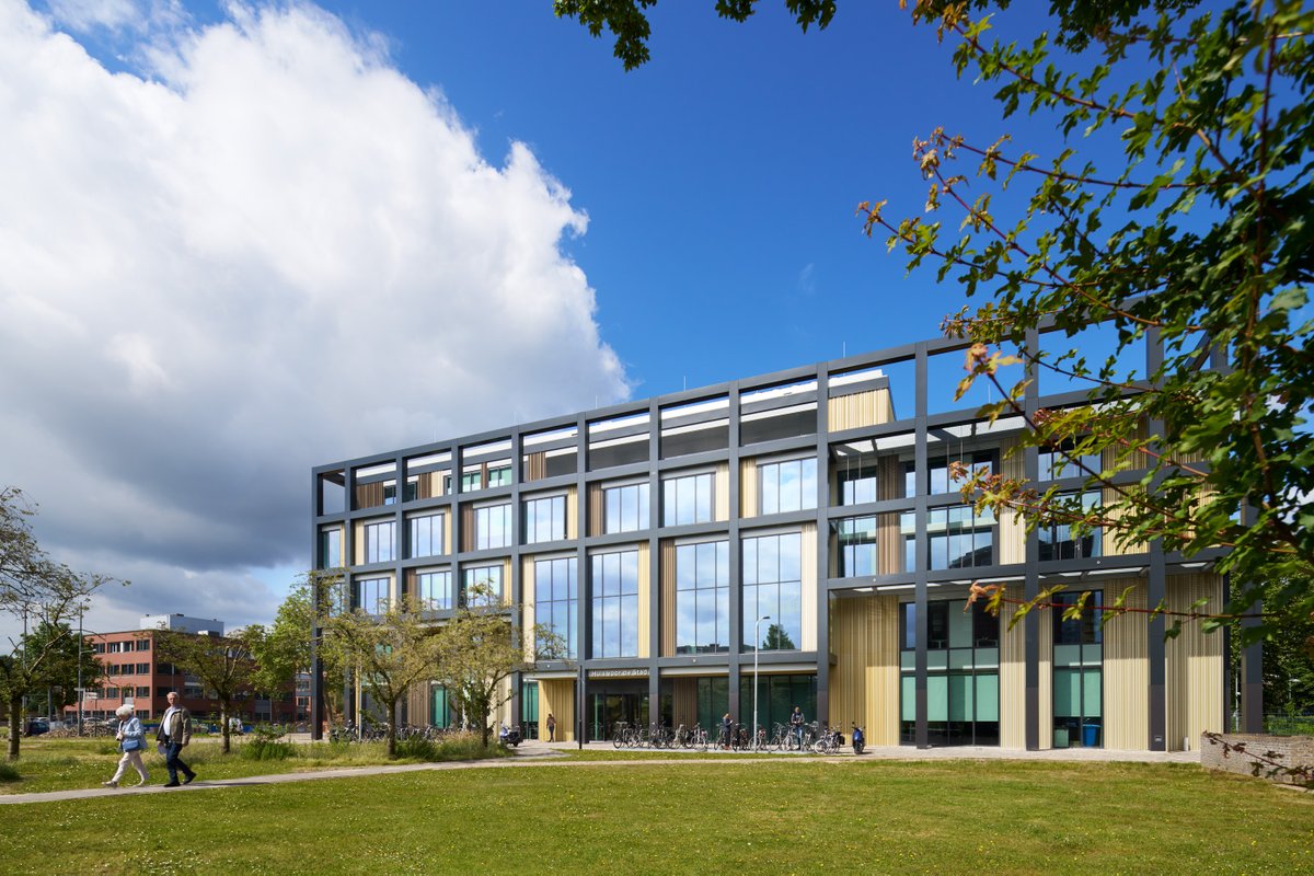 Vanaf volgende week is het Huis voor de Stad op dinsdagavond geopend, in plaats van maandagavond. Je kan voortaan op dinsdagen een afspraak inplannen tot 19.00 uur ⏰ 

Plan je afspraak via helmond.nl/digitale-aanvr…  

📷 Ronald Tilleman
#Helmond #gemeenteHelmond