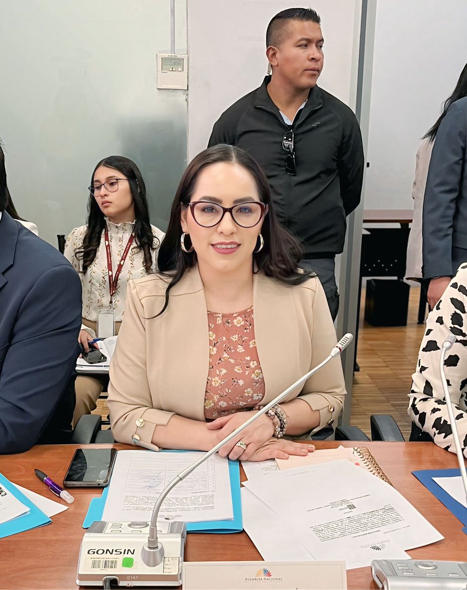 AdrianaGarci_a's tweet photo. #EsteMomento en la #ComisiónDeFiscalización recibimos al presidente del #ConsejoDeLaJudicatura #MarioGodoy.
Sigo legislando y fiscalizando por el bienestar de todos los ecuatorianos 🇪🇨🫱🏻🫲🏼 https://t.co/xaXVOx9q1a