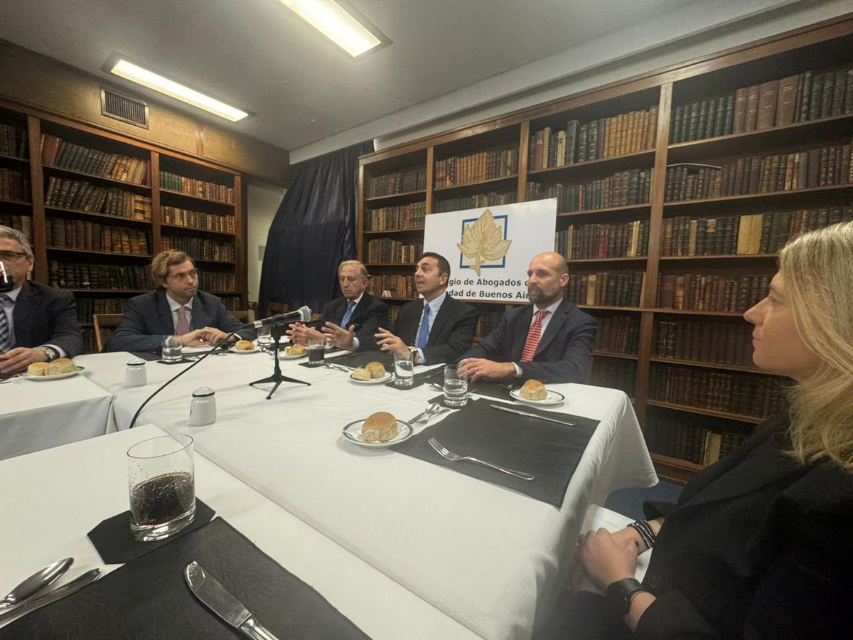 andyprietof's tweet photo. 📍 Desde la Comisión de Derecho del Trabajo del Colegio de Abogados, almorzamos con el Sec. de Trabajo, Dr. Julio Cordero. Un encuentro clave para discutir desafíos y oportunidades del ámbito laboral en Argentina. https://t.co/pXqi6kSnj5