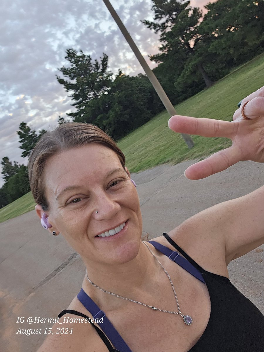 HermitHomestead's tweet photo. Happy #Thursday guys hope you have a great day. Morning #run went great, the sunrise was amazing. #lawrunstwo #rungirlrun #beautiful #morning #motivation https://t.co/yaCf3hss3M