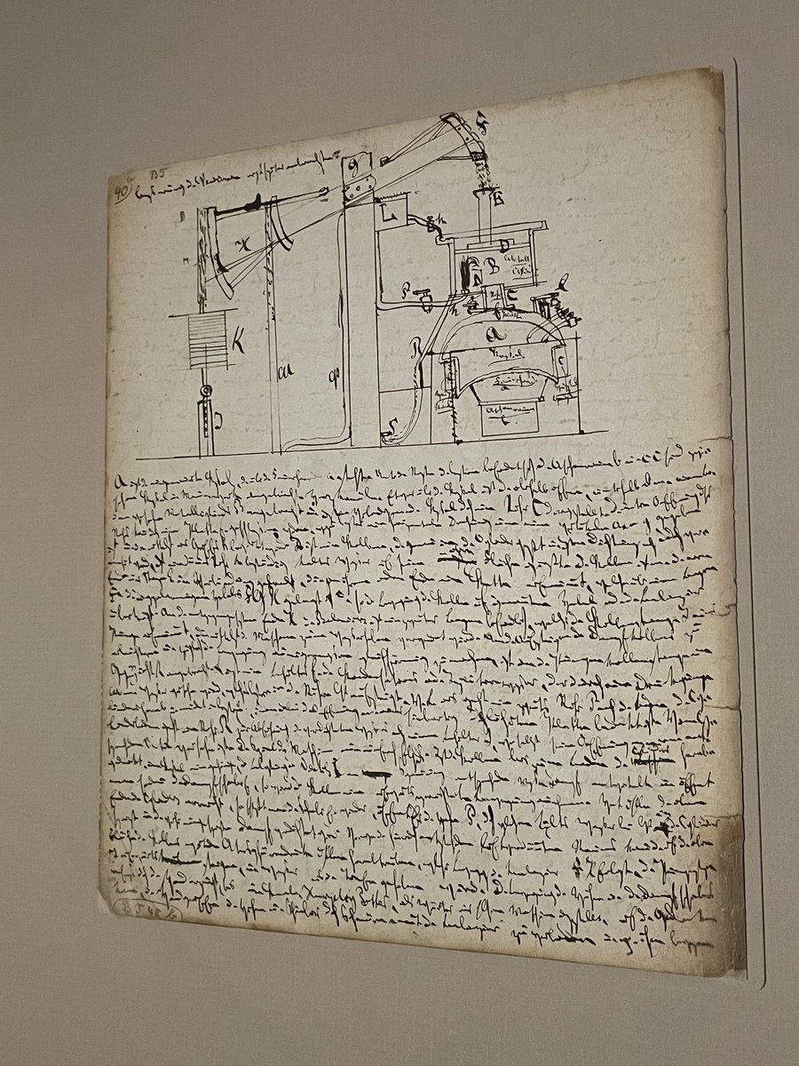 RayLizarragaV's tweet photo. La letra de Marx era muy pequeña y casi ilegible. Tras su muerte, Engels tuvo que entrenar a Kautsky y Bernstein para descifrarla. Fue el comienzo de un largo trabajo, que aún continúa, que hizo posible la publicación de una imponente masa de manuscritos inéditos dejados por Marx https://t.co/ytkJiUvvCV