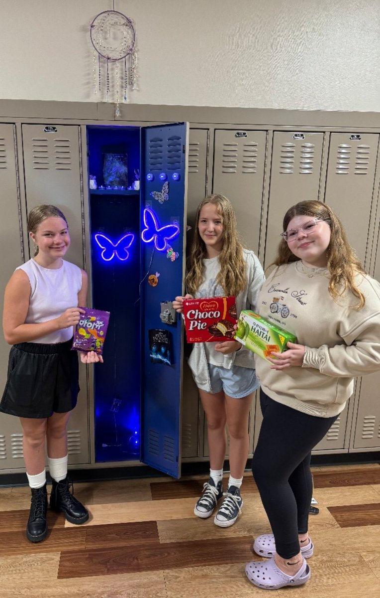 mr_pedersenwoms's tweet photo. True friends honoring someone truly special. Our community is incredibly kind and supportive. #SparkleOn4Elle @DLDistrict76 #SparkleOn https://t.co/A6DTbkOcZ7