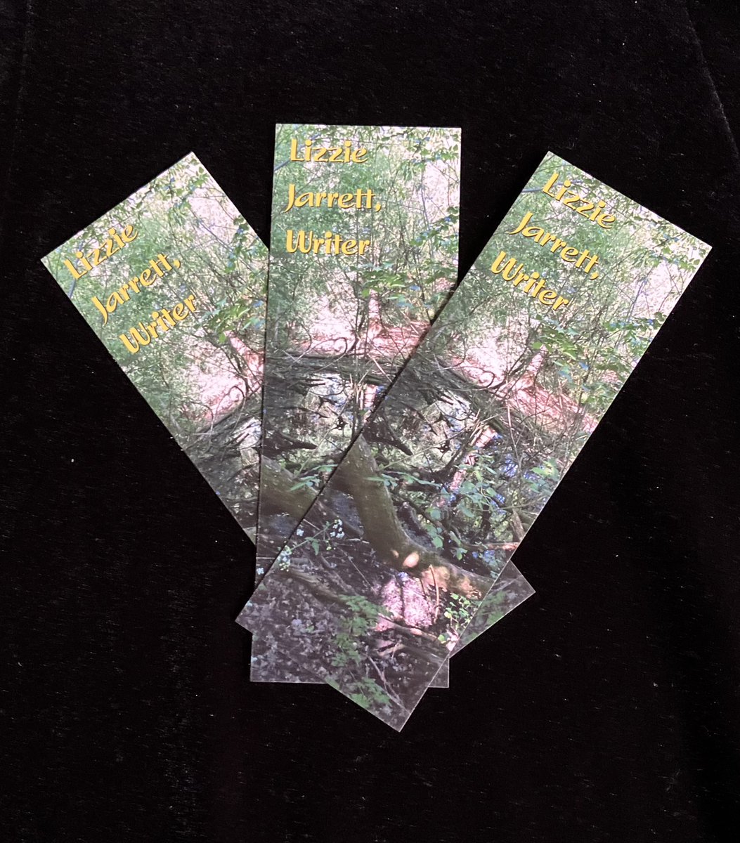 Are you free on Sunday 25th of #August? Can you get to #Horsham in #Sussex? Good, see you there from 11am onwards. Head for the bandstand in the Carfax and see if you can find me doing a #book signing.
#WritingCommunity #writerslife #Weird #readAwrite 
More details later...🔖📕