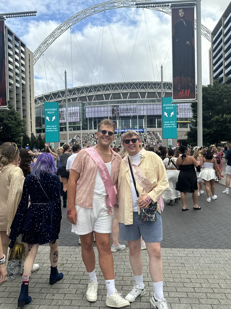 Dannytswift's tweet photo. Mr Americana &amp; The Heartbreak Prince!! @taylornation13 @taylorswift13 #LondonTSTheErasTour #TSTheErasTour https://t.co/KKnbSrx7CF