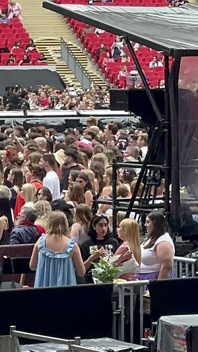 connellwaldrn's tweet photo. AMBIKA MOD IS AT THE ERAS TOUR #erastour https://t.co/ad6dBjTqBk
