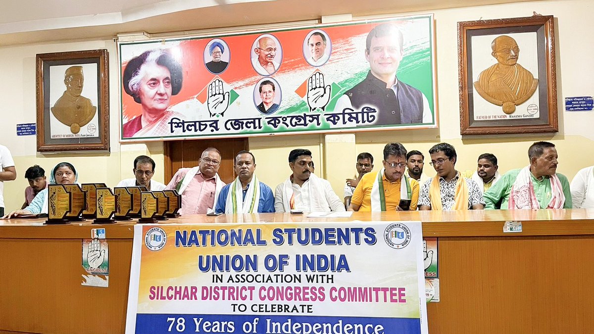 ChandanMoniMaz1's tweet photo. On the occasion of celebration of 78th Year of Independence, @NSUICachar organised an Art Competition at Indira Bhawan, Silchar.
#HappyIndependenceDay 🇮🇳
@nsui @KabirAhamadNSUI
@NSUIAssam @_KrishanuBaruah https://t.co/KbbHOP3b1M