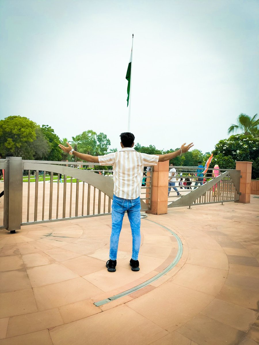 sonuMSAjad1's tweet photo. 🇮🇳 یومِ آزادی مبارک 🇮🇳
Happy Independence Day 🧡🤍💚 https://t.co/30TJ2LAo6H
