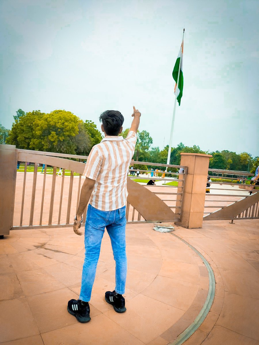 sonuMSAjad1's tweet photo. 🇮🇳 یومِ آزادی مبارک 🇮🇳
Happy Independence Day 🧡🤍💚 https://t.co/30TJ2LAo6H