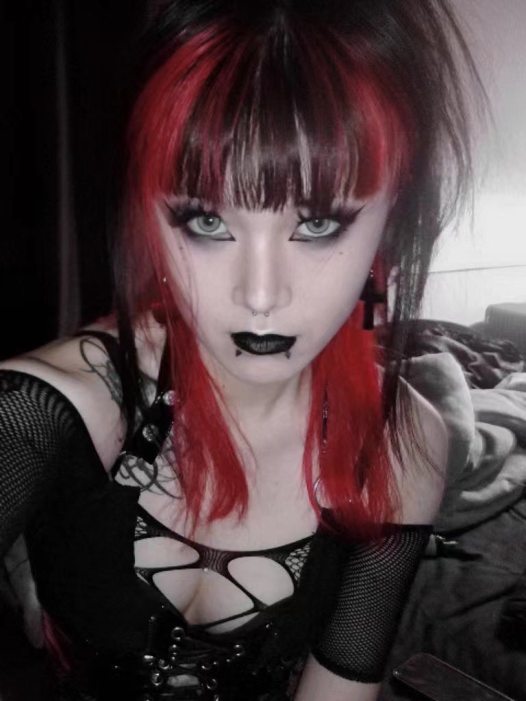 KII999ARA's tweet photo. 去年的齊劉海
#tradgoth
#goth
#satan https://t.co/78QlqpuZAD