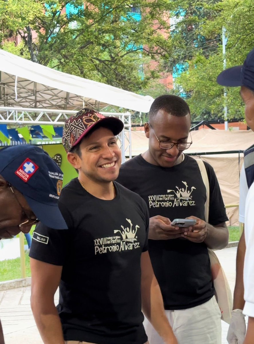 GERMANESCOBARM's tweet photo. Estamos #EntornoAl #Petronio; en su inicio hicimos énfasis entorno a la salud mental, sexual y reproductiva, y lucha #ContraElDengue. https://t.co/MPt6Pppn1S