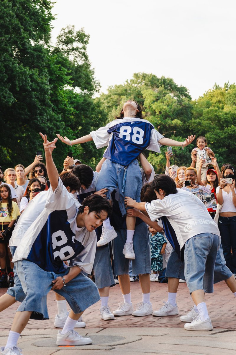 vitasoystan's tweet photo. 08.11 NewBeat x OffBrnd NYC busking at Central Park Bethesda Terrace
📸: me
#NewBeat #ThREDingchallenge #ThREDing_challenge #HIGHnLOW #BeatInteractive
open next tweet for a surprise https://t.co/OVNmWcnsvm