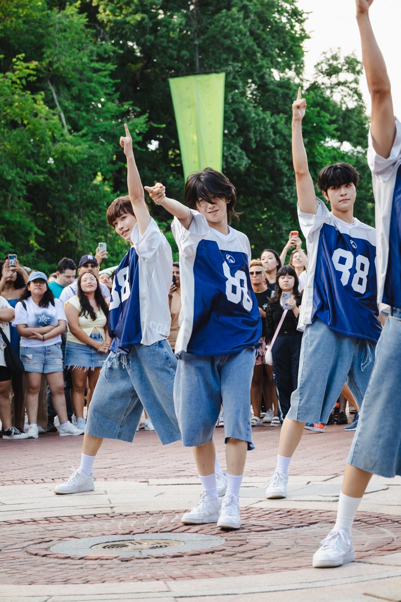 vitasoystan's tweet photo. 08.11 NewBeat x OffBrnd NYC busking at Central Park Bethesda Terrace
📸: me
#NewBeat #ThREDingchallenge #ThREDing_challenge #HIGHnLOW #BeatInteractive
open next tweet for a surprise https://t.co/OVNmWcnsvm