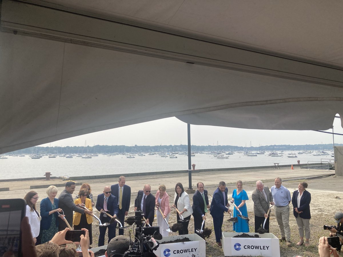 EnviroLeagueMA's tweet photo. Today ELM joined @MassGovernor, @MassLtGov &amp; @SalemSAFE to celebrate the groundbreaking of a new #OffshoreWind terminal in Salem, serving the South Coast &amp; Gulf of Maine.

With project labor &amp; community benefits agreements already in place, this marks a huge win for #OSW. https://t.co/IvXO3RUx8s