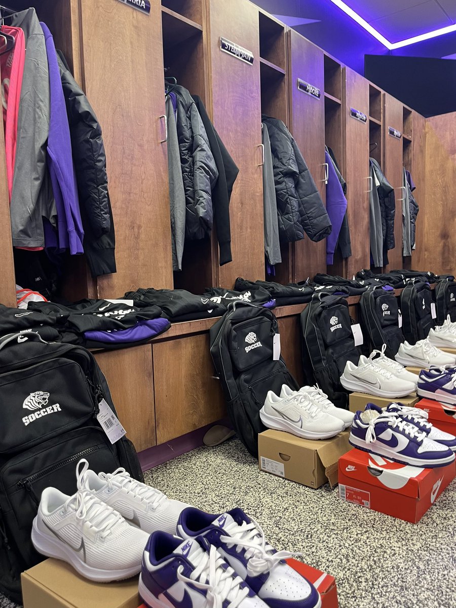 OuachitaSoccer's tweet photo. Gear Day! Excited to get started! 🐅#bringtheroar #obutigers https://t.co/WIgDpnmgkV