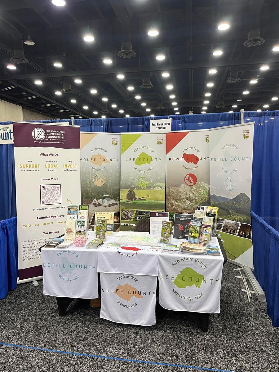 Mr_FrazierKY's tweet photo. KENTUCKY STATE FAIR!
#PowellCounty is all set up and ready to rock n roll for the next 10 days here in Louisville at the Kentucky State Fair!
Come learn about the wonderful #RedRiverGorge Region with our neighbor counties Beattyville/Lee County Tourism, Wolfe County Tourism, and Explore Estill!
The Fair runs until August 25, so come on out and say hey!