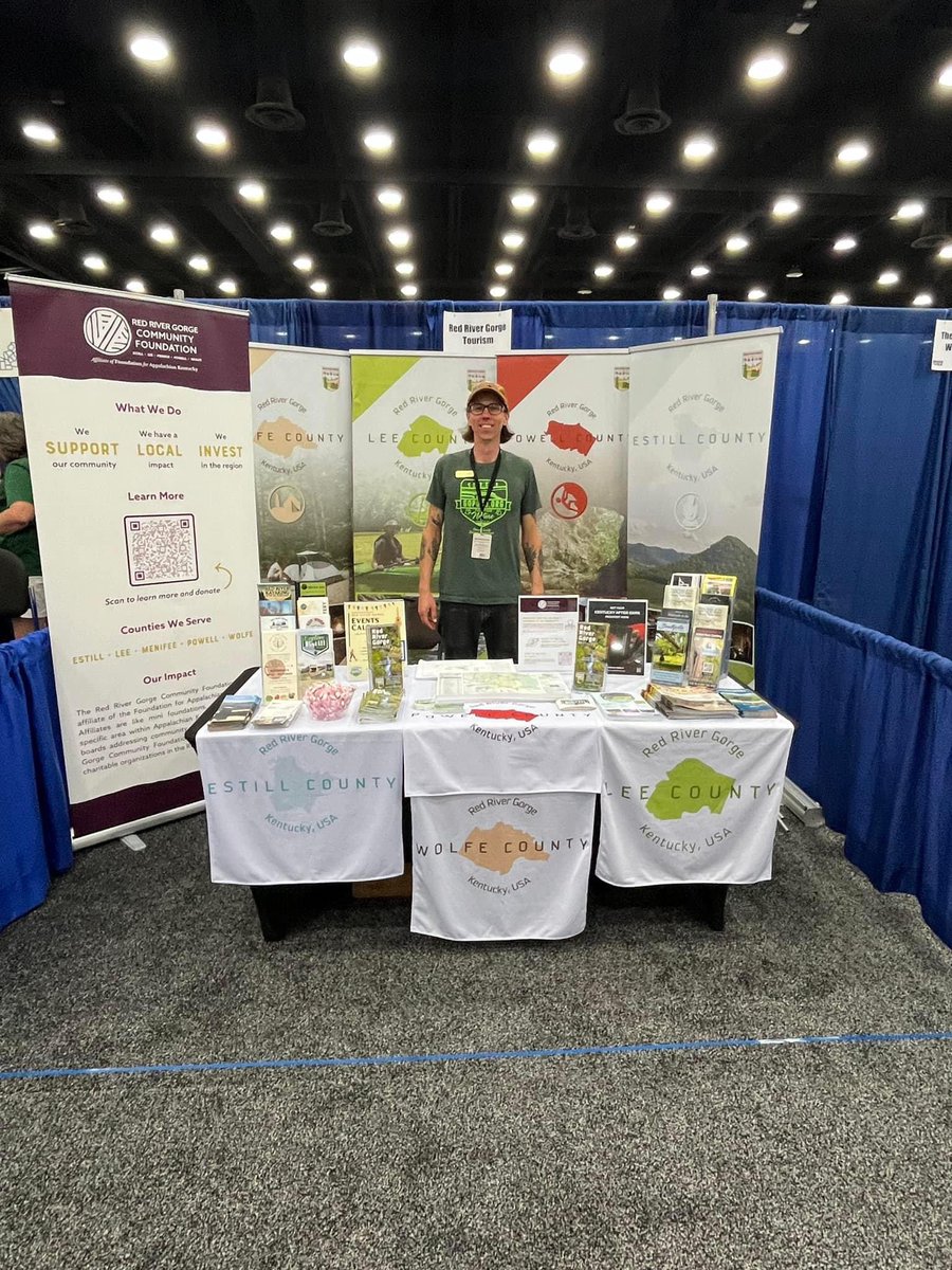 Mr_FrazierKY's tweet photo. KENTUCKY STATE FAIR!
#PowellCounty is all set up and ready to rock n roll for the next 10 days here in Louisville at the Kentucky State Fair!
Come learn about the wonderful #RedRiverGorge Region with our neighbor counties Beattyville/Lee County Tourism, Wolfe County Tourism, and Explore Estill!
The Fair runs until August 25, so come on out and say hey!