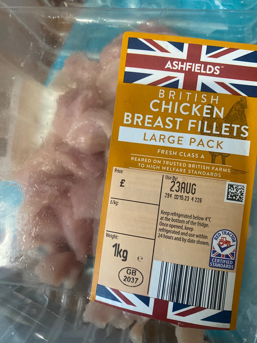 LegallyCooper's tweet photo. @AldiUK this is the second time I’ve bought a large pack of chicken from your Corby site and had to throw it away. Unfortunately I don’t want to lug smelly chicken back to your store but it’s not on! https://t.co/DT24dqAOYA