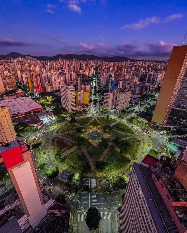 JoseAloiseBahia's tweet photo. Praça Raul Soares, Belo Horizonte, MG, Brasil https://t.co/H7Ggcv2zIu