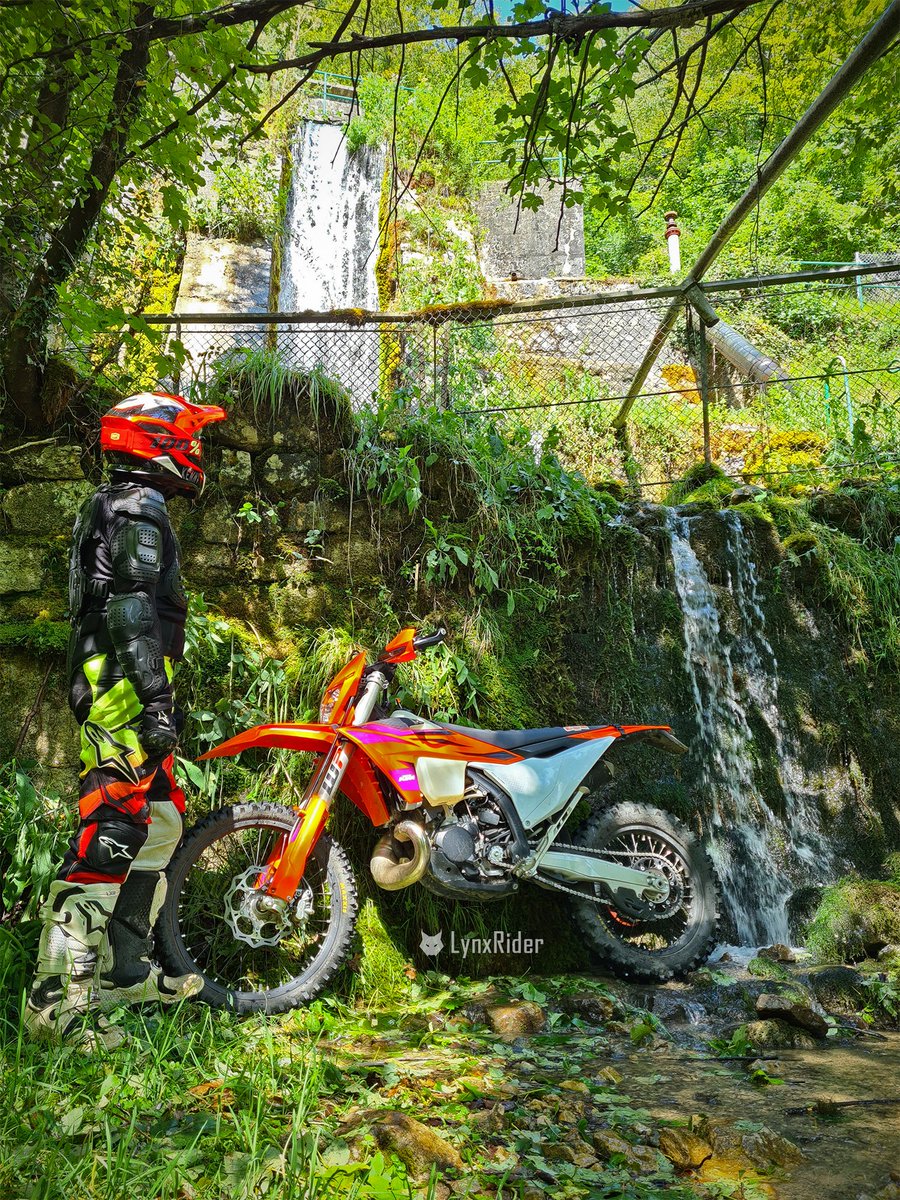 LynxRiderFR's tweet photo. 15/08/2024 : A nice place to rest 🤩

#ktm #ktm300 #ktm300exc #ktmbikes #ktmexc #ktmfamily #ktmlove #ktmlover #300exc #alpinestars #bike #bikelife #bikerboy #bikers #braap #braaplife #dirtbike #dirtbikelife #dirtbikes #enduro #endurobike #endurolife #gear #gearfun #motolove #motorbikelife #motorcycle #motorcycles #readytorace #2stroke #2strokelovers #2strokes