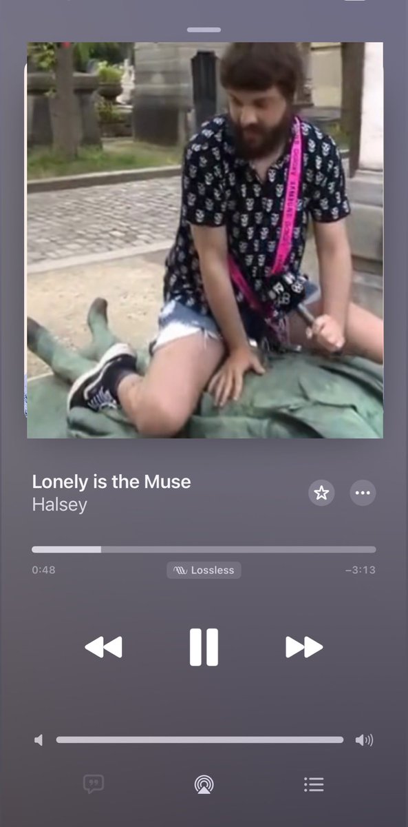 juazito's tweet photo. @halsey and @defantediogo got so connected sitting at the same statue of Victor Noir https://t.co/LbXm1oeel6