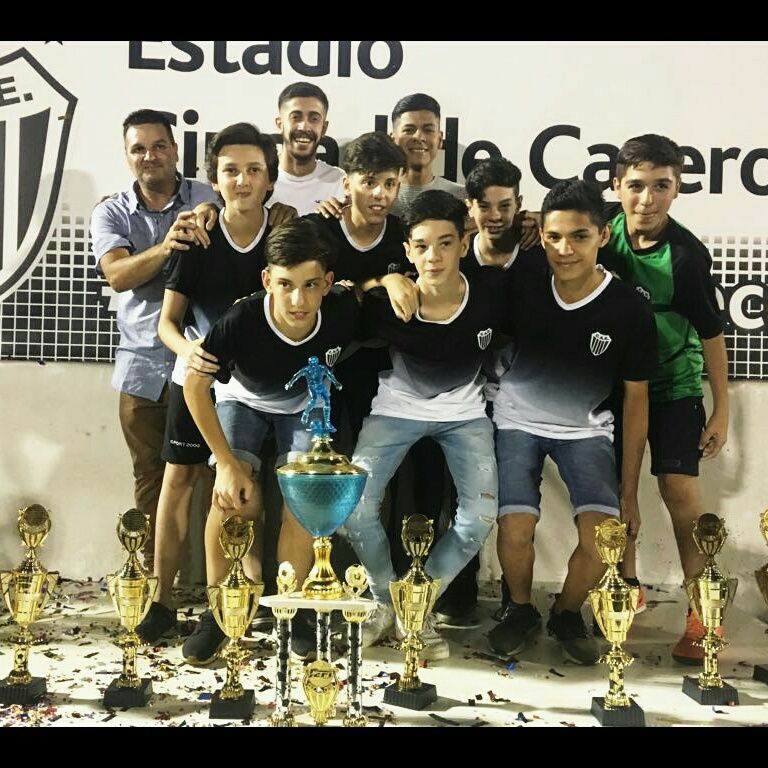 Lagusneta's tweet photo. Feliz cumpleaños al club más grande del ascenso. Mi querido Estudiantes, 126 años de gloria. Gracias por tanto. 😍😍😍 https://t.co/ntiH3lCQg7