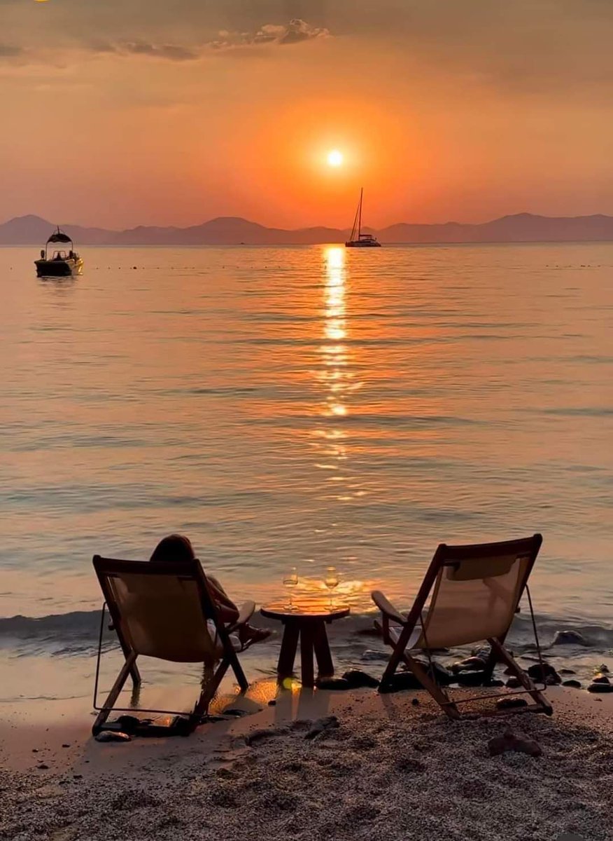 mozinity's tweet photo. Sunsets are proof that no matter what happens, every day can end beautifully. https://t.co/W6uKamQwMe