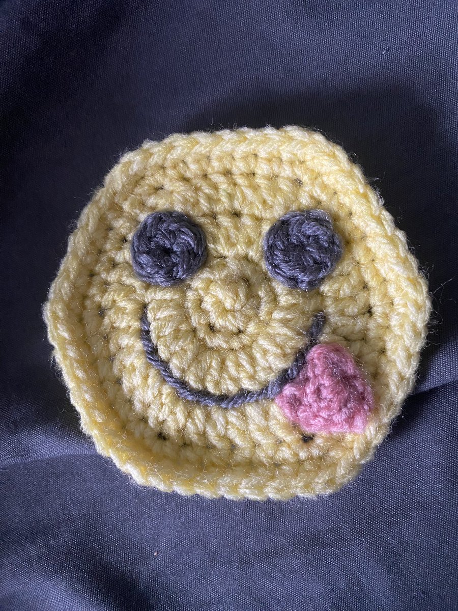 HaileycommetTtv's tweet photo. Making myself a new winter hat and scarf set 😋 https://t.co/17nLGOlYNN