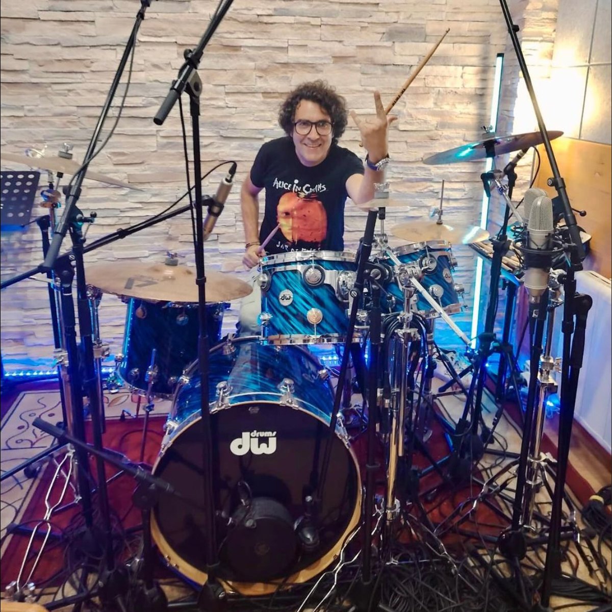 Rock On! 🤘 🤘 🤘

Share your gear and setups with #MyDW for a chance to be featured on our page.

📸 @vilas1313