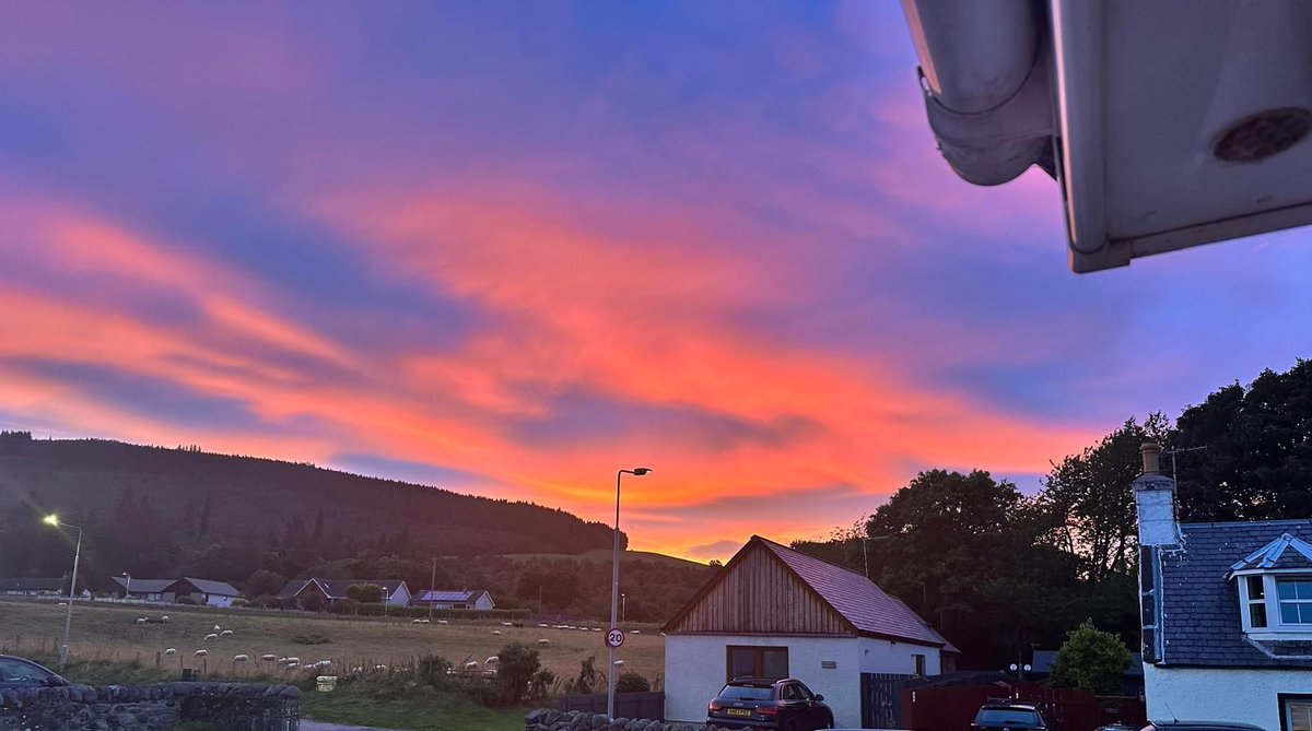 Sunset over Drumnadrochit after our weekend thunderstorm 😍 🌅