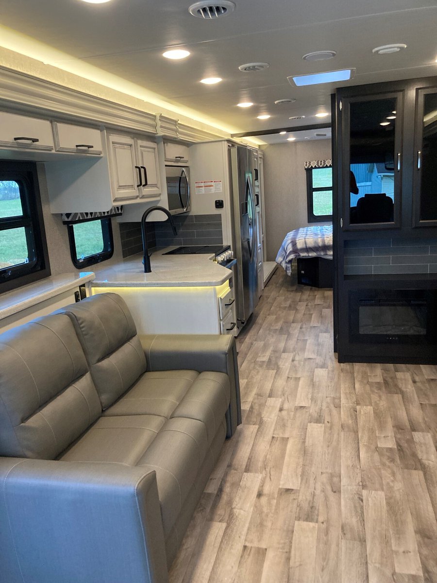 RVTrder's tweet image. Why wait? 🌟 🚐 Own this 2021 Jayco PRECEPT 34G and start your adventure 🛒 ✨

📍 Eubank, KY
💵 $118,500

#RVs #JaycoRV

 brnw.ch/21wLS16