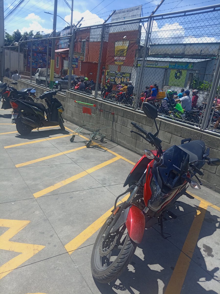 Invertimos tiempo y gasolina para cumplir con los "Singles" para que ellos se den el lujo de dejarnos plantados y que una hora después hablen solo para decir que no podrán😡😡 desde acá en adelante no más Singles solo parejas