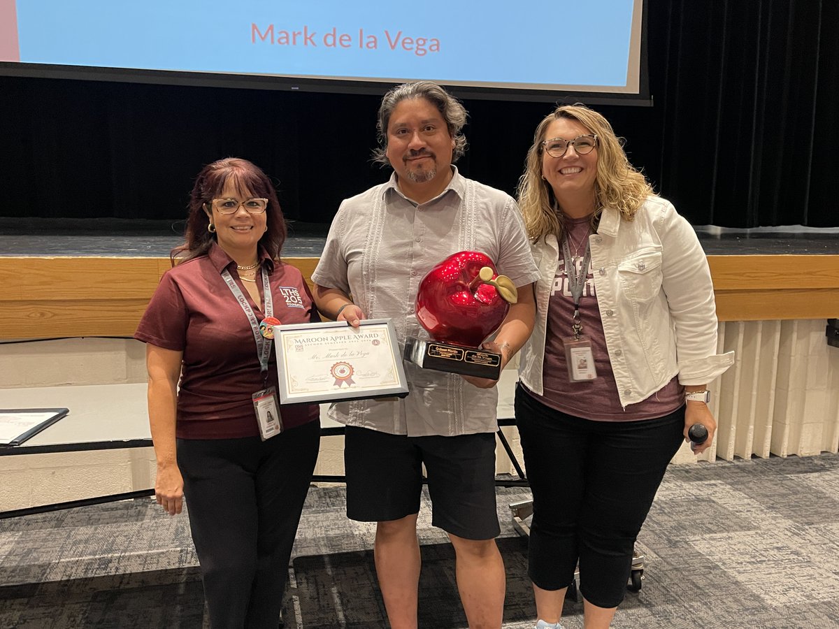 LockportHS205's tweet photo. The LTHS D205 Foundation presented the 2023-2024 2nd Semester Maroon 🍎 Awards to Mark de la Vega for East Campus and Dr. Jason Ozbolt for Central Campus. This traveling trophy is awarded to the winners nominated by their colleagues each semester. Congratulations!
#PorterPride https://t.co/JE867CqMkU