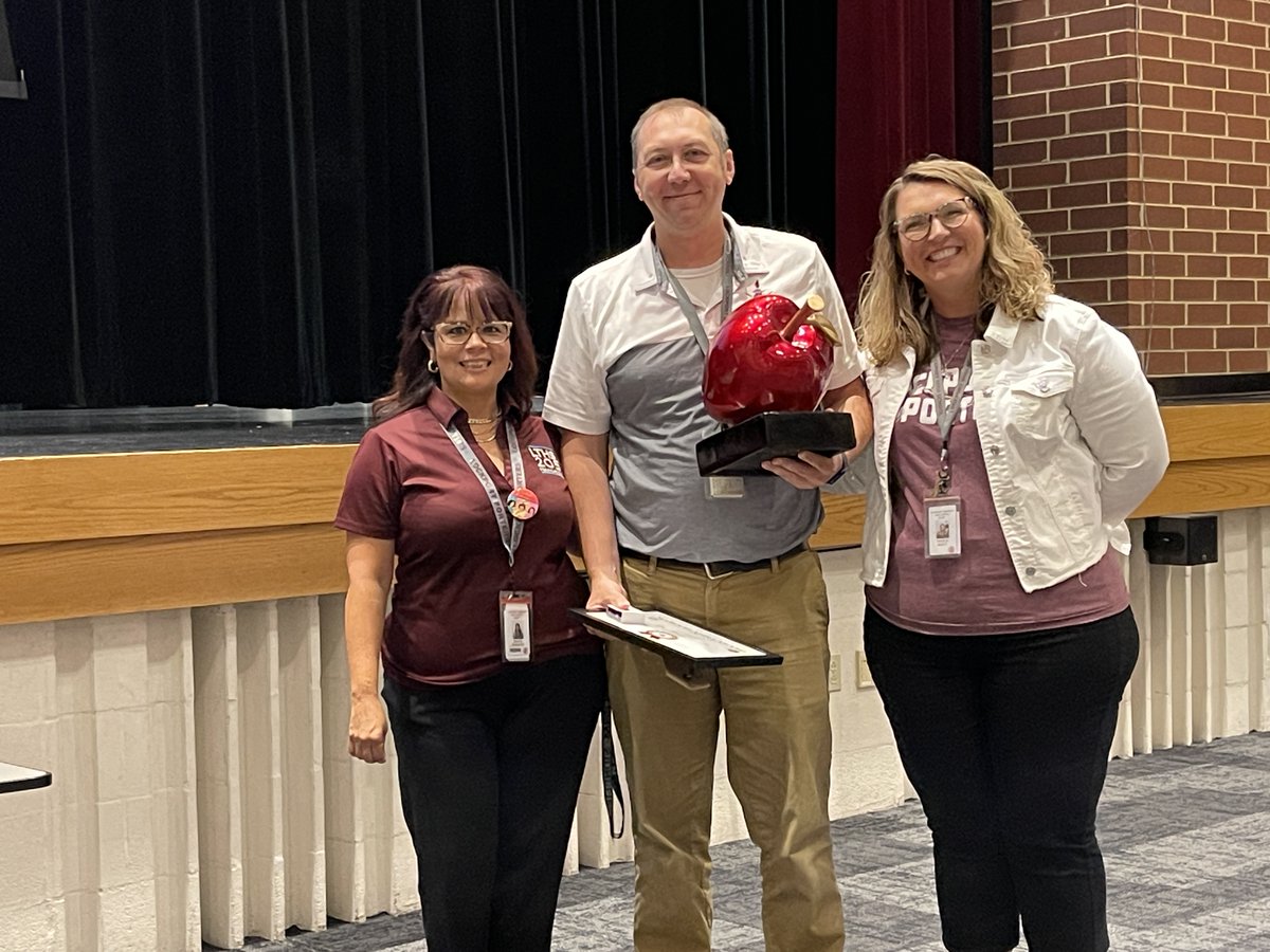 LockportHS205's tweet photo. The LTHS D205 Foundation presented the 2023-2024 2nd Semester Maroon 🍎 Awards to Mark de la Vega for East Campus and Dr. Jason Ozbolt for Central Campus. This traveling trophy is awarded to the winners nominated by their colleagues each semester. Congratulations!
#PorterPride https://t.co/JE867CqMkU
