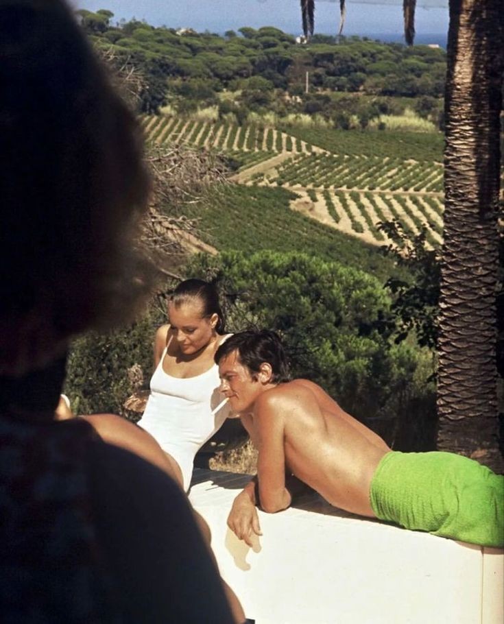 saintdemie's tweet photo. la piscine, 1969 🌀 https://t.co/6HmuhrmX6y